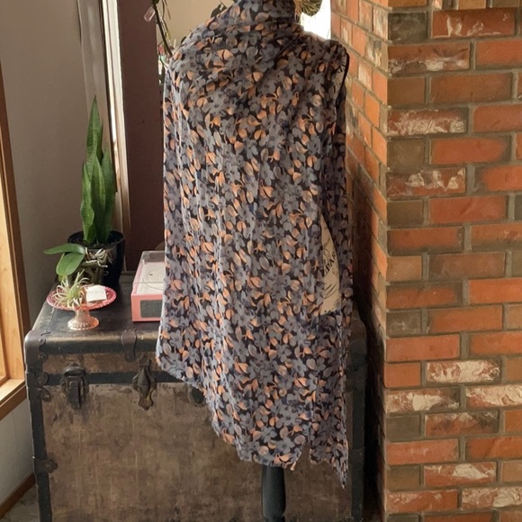 Scarf - Picture 1 of 3